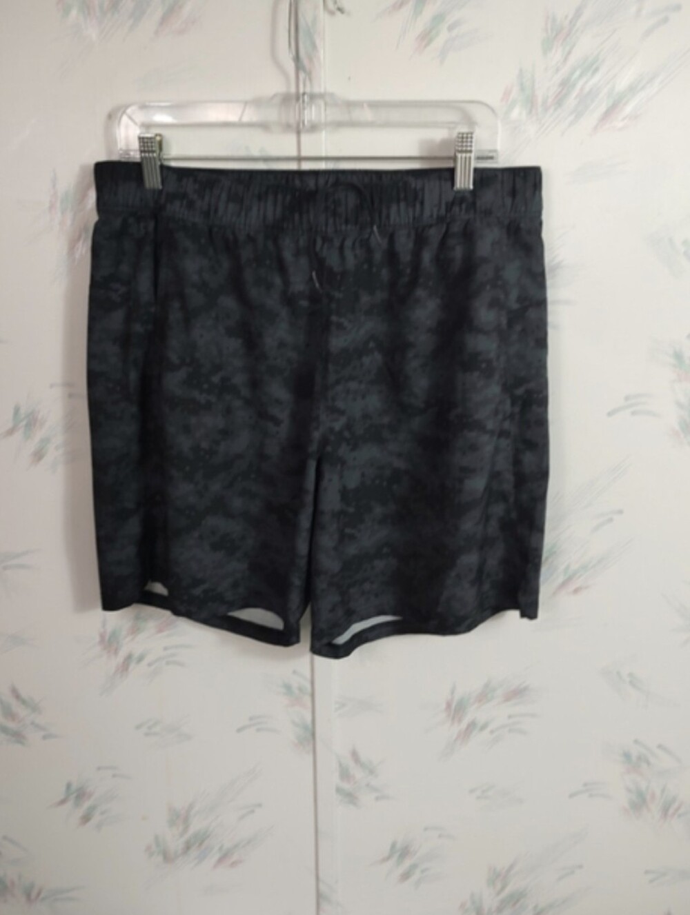 Men's Old Navy Active 7in Essential Shorts Go Dry Black Camo L
